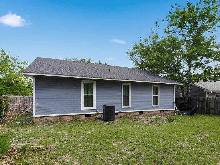 6853 Marlowe Dr — Photo 40
