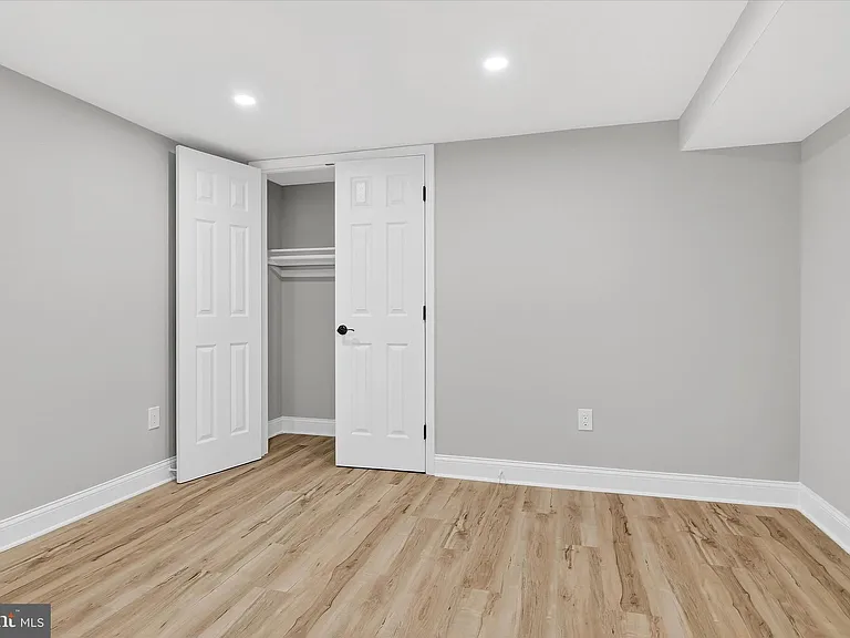1607 N Glebe Rd — Photo 35