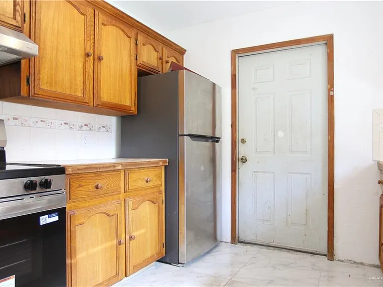 927 E Salazar St — Photo 4