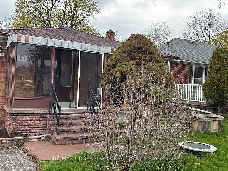 28 Brenda Cres #MAIN FLOOR — Photo 3