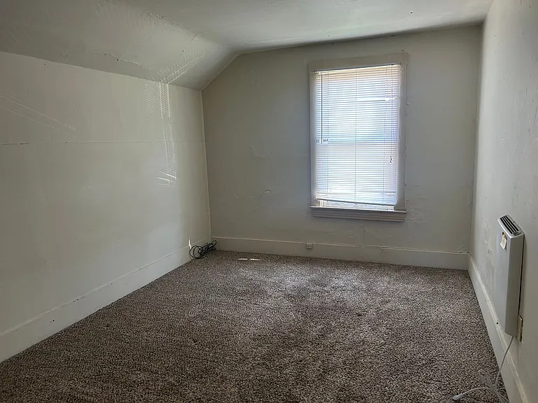 410 E Champion St — Photo 9