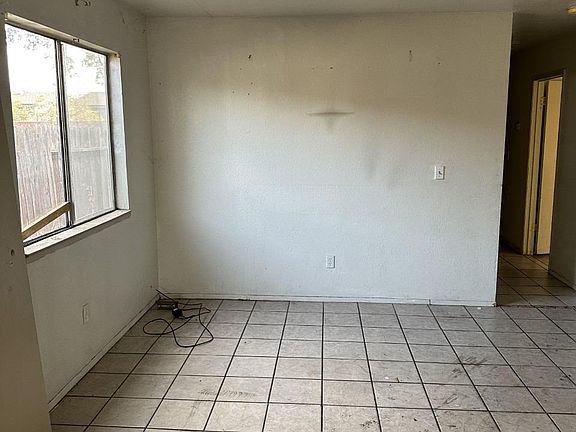 5th image of 1868 E Clover Ln