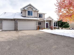 1129 Horseshoe Ln SE, New Prague, MN 56071
