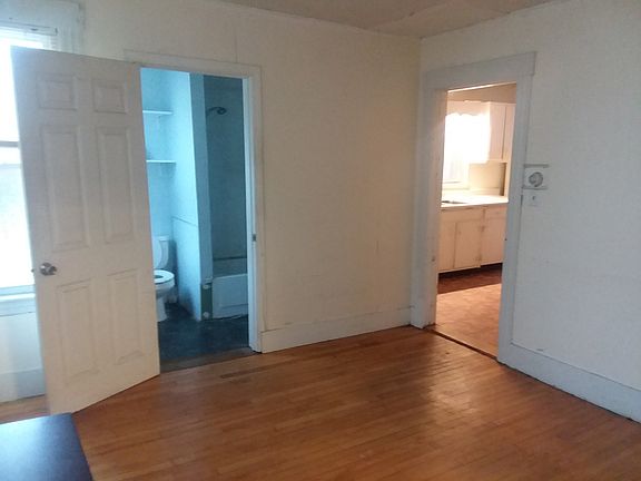 5th image of 533 Sunapee St Floor 1