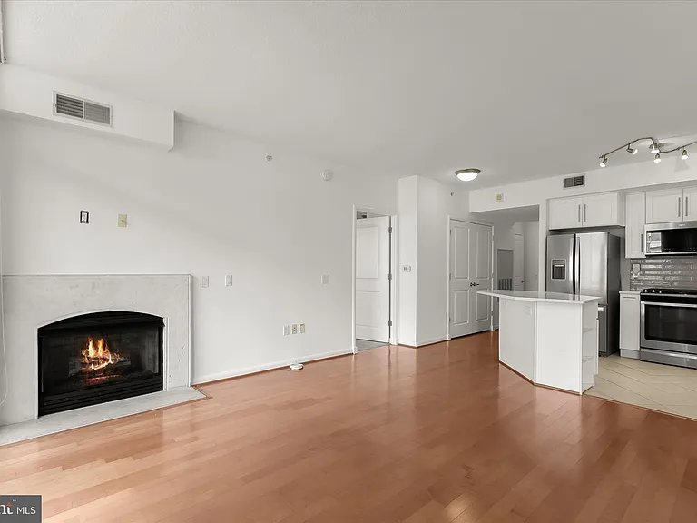 1021 Garfield St #905 — Photo 5