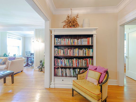 4th image of 1119 W Lunt Ave #1