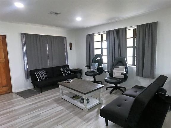 3rd image of 2505 Tamarind Dr #B-1