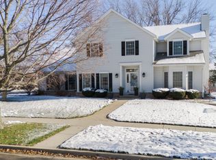 2807 Park Ridge Rd, Bloomington, IL 61704