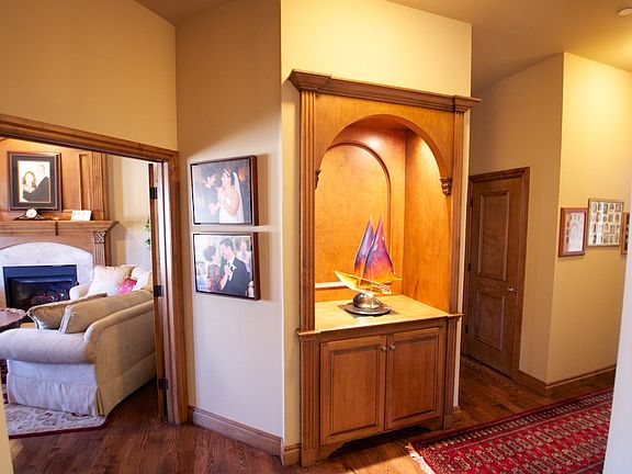 Art niche off entry