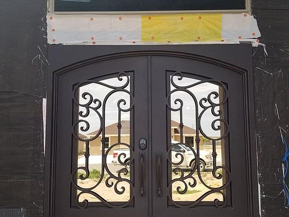 2nd image of 1824 Rebecca Ln