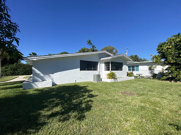 1101 Bay Dr — Photo 35