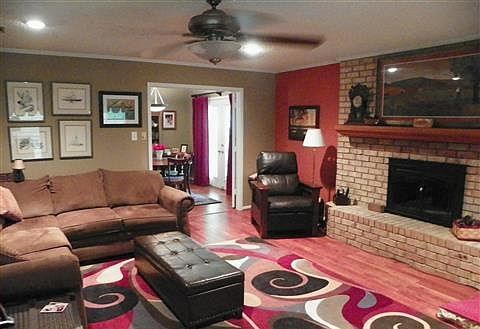 4th image of 1804 Hollybrook Dr