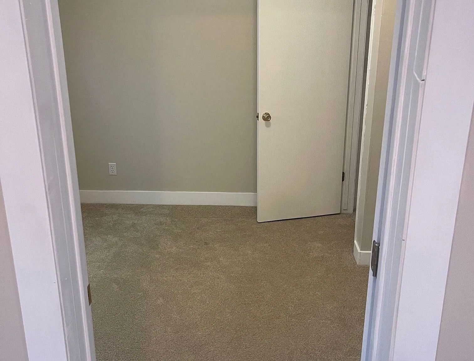 3 bed, 1.0 bath, 1500 sqft, $1,800 — Photo 4
