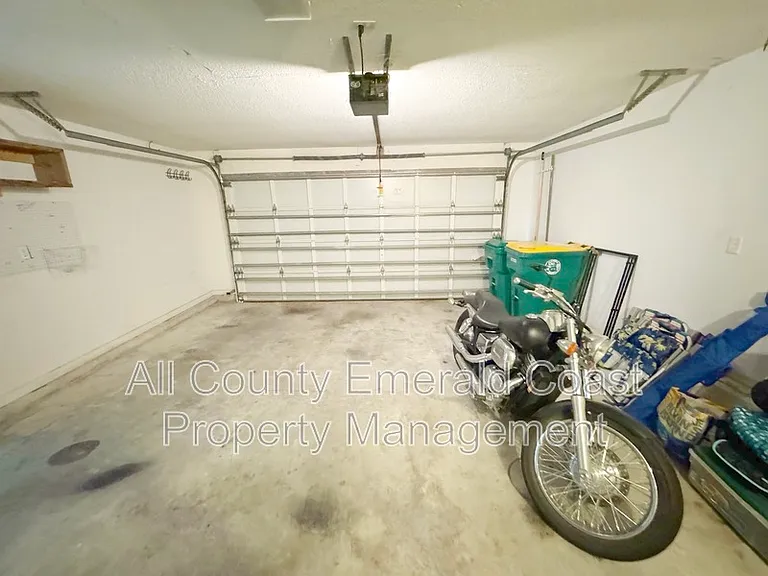 915 Emily Cir — Photo 19