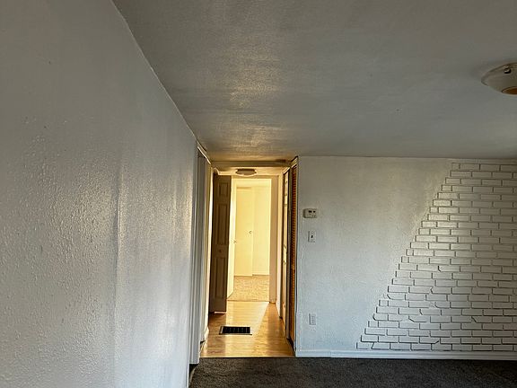 3rd image of 5014 Lakeview Dr