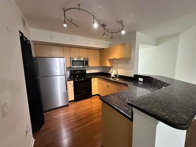 1st image of 401 Villa Circle