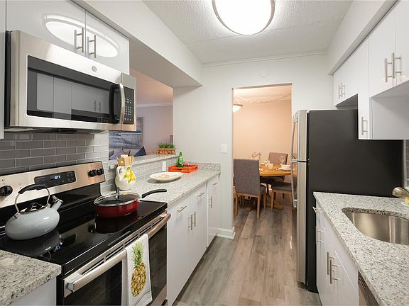 5th image of 213 Kennedy Dr #250