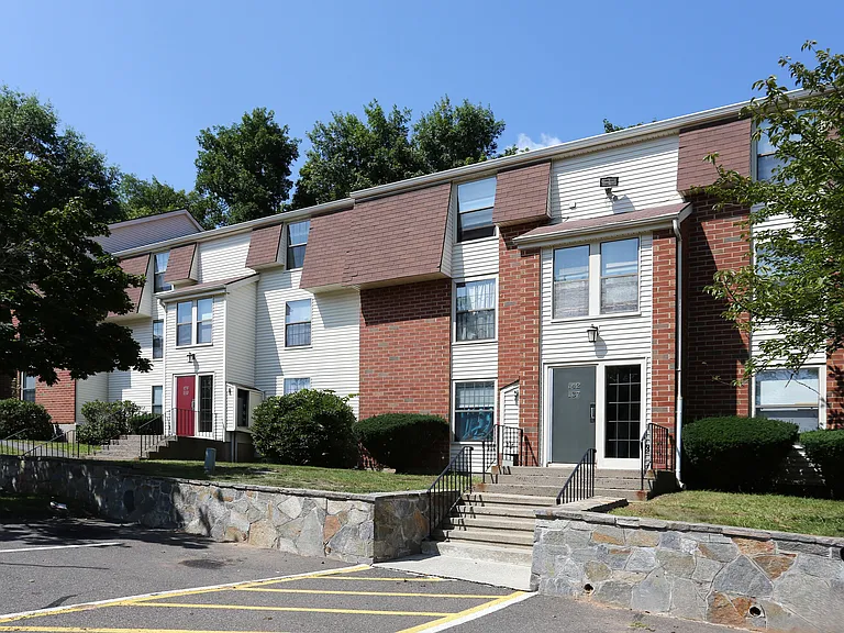 Ridgefield Apartments — Photo 15