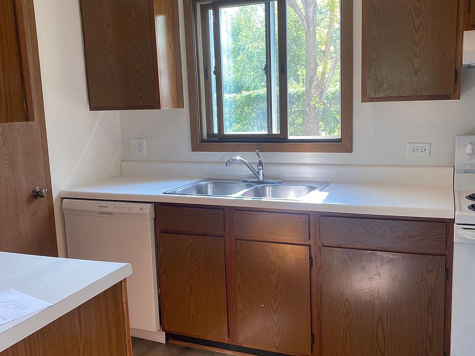 1st image of 102-607 S Main St #102