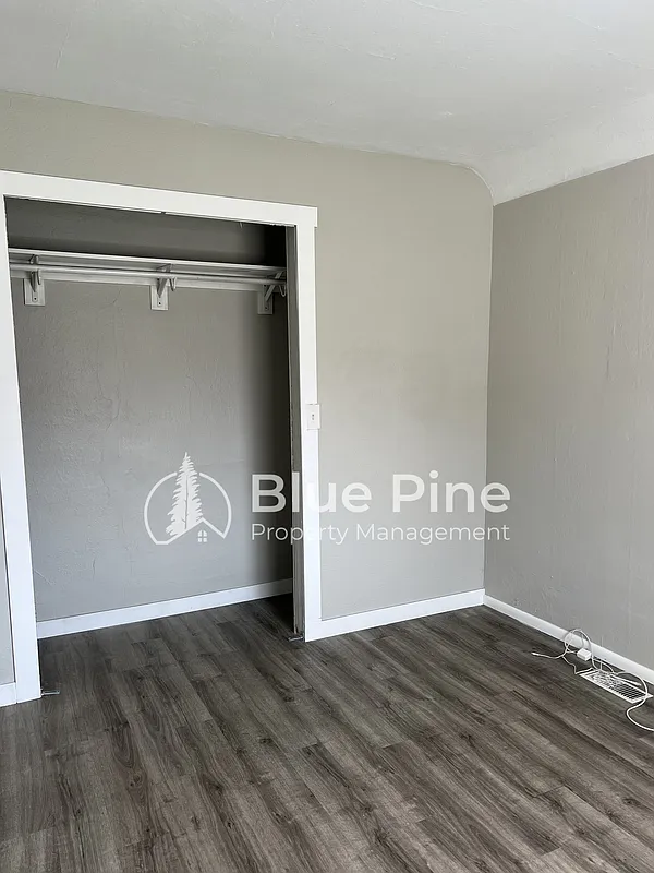 2 bed, 1.0 bath, 900 sqft, $1,075 — Photo 3