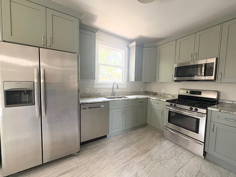 2100 Dartmouth Ave N — Photo 5