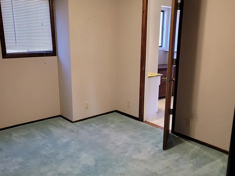 3324 Argyle Dr S — Photo 15