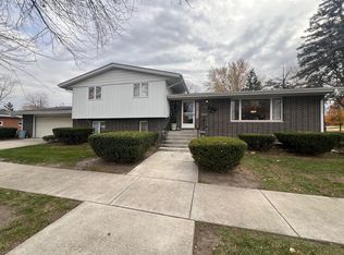 8227 Woodlawn Ave, Munster, IN 46321
