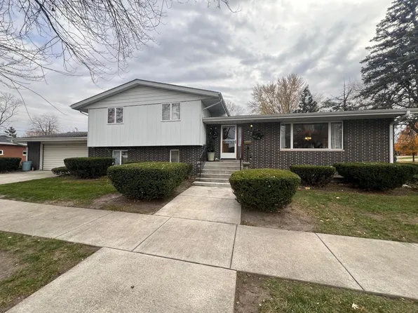 8227 Woodlawn Ave, Munster, IN 46321