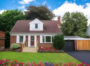 1536 Applewood Rd, Mississauga, ON L5E 2M3
