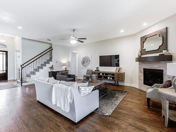 5th image of 2321 Llano Dr