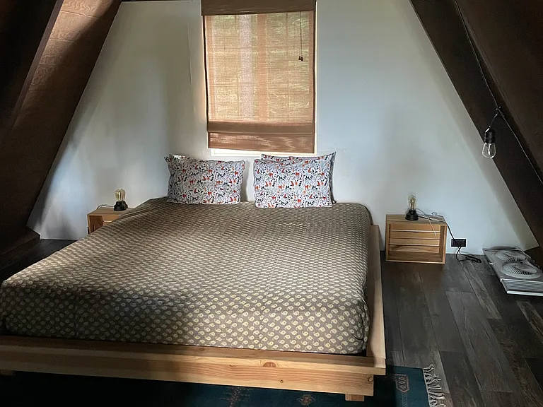 Master in loft, California King