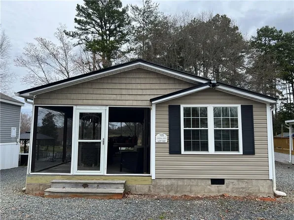 105 Cardinal Dr, New London, NC 28127