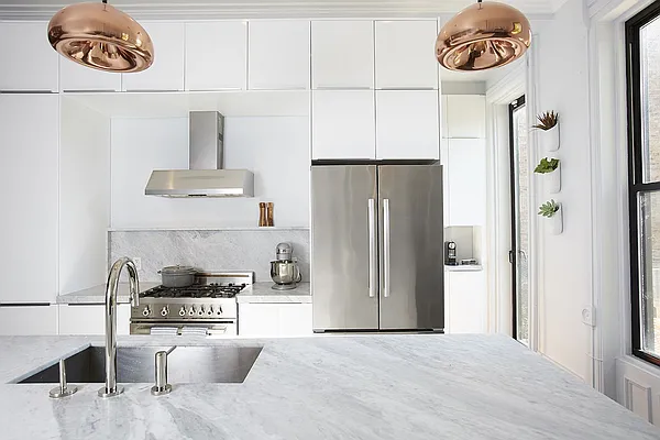 Sold by Canvas Real Estate | media 9