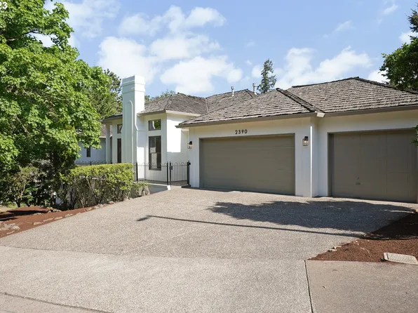 2390 Falcon Dr, West Linn, OR 97068