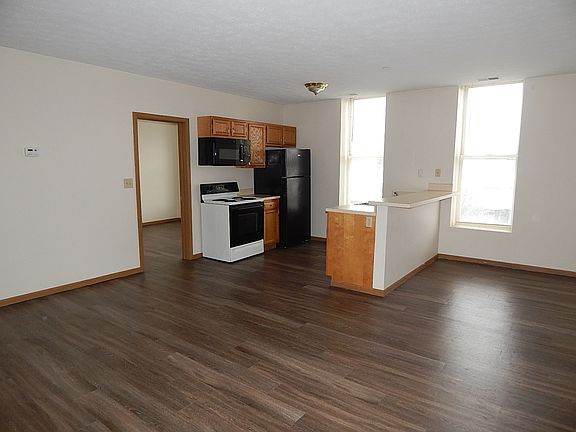 3rd image of 664 Broadway Ave APT 204