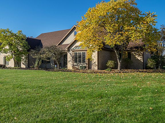 2nd image of 820 Bitterbrush Ln