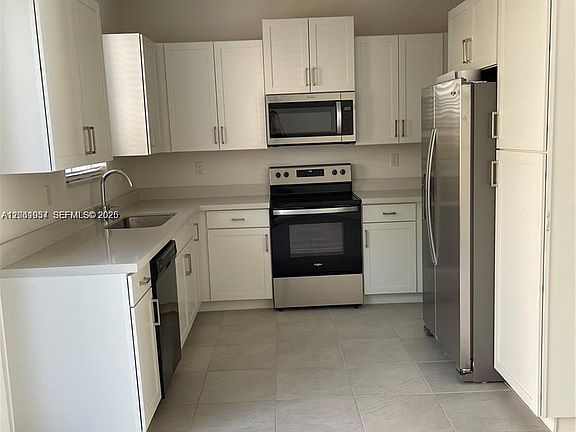 4th image of 2435 SE 11th St