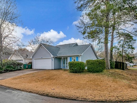 3rd image of 165 Meadowbrook Ct