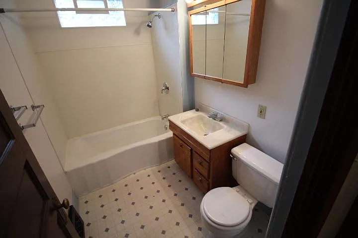 1710 Harwood St — Photo 8
