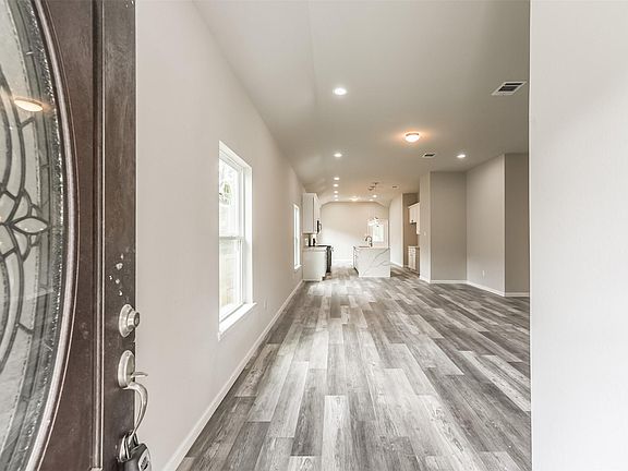 2nd image of 3106 Ash Dr