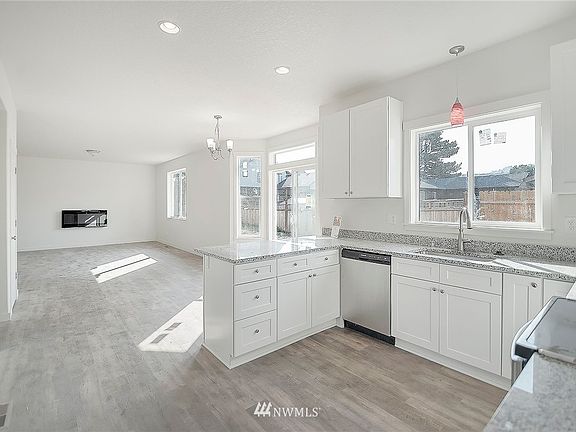 3rd image of 225 Lexington Avenue