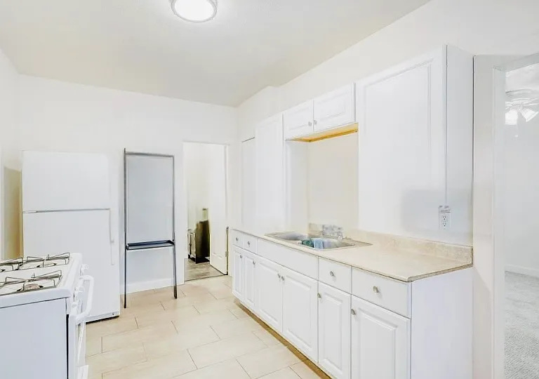 658 Meade St — Photo 1