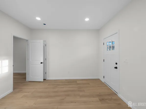 33 Obert St, South River, NJ 08882