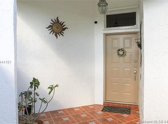 3rd image of 6993 Columbia Ct