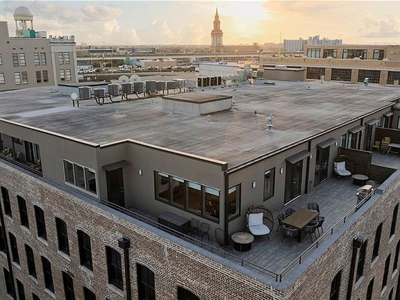 3rd image of 888 Baronne St #Penthouse 5