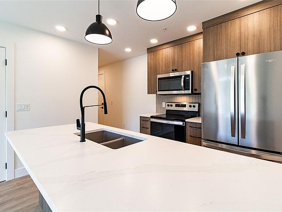5th image of 201 Dogwood Dr #205