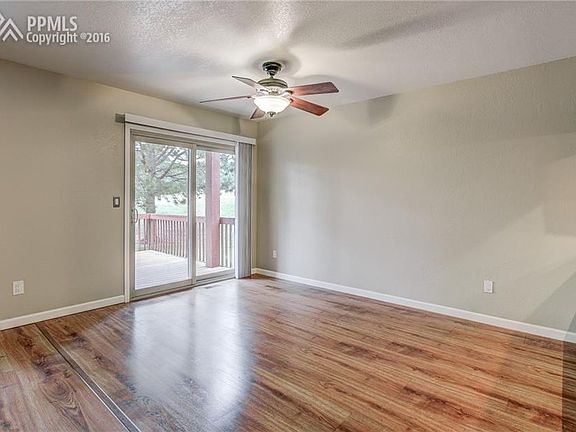 Kitchen dining area
