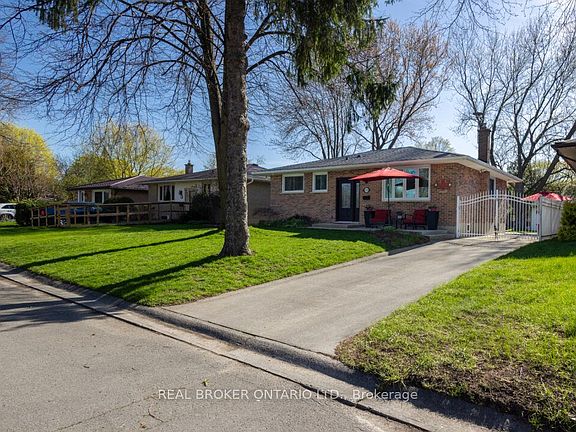 2nd image of 153 Baffin Rd