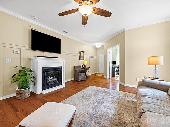4th image of 334 Battery Cir
