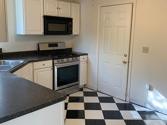 3rd image of 523 W Lynwood Ave #1